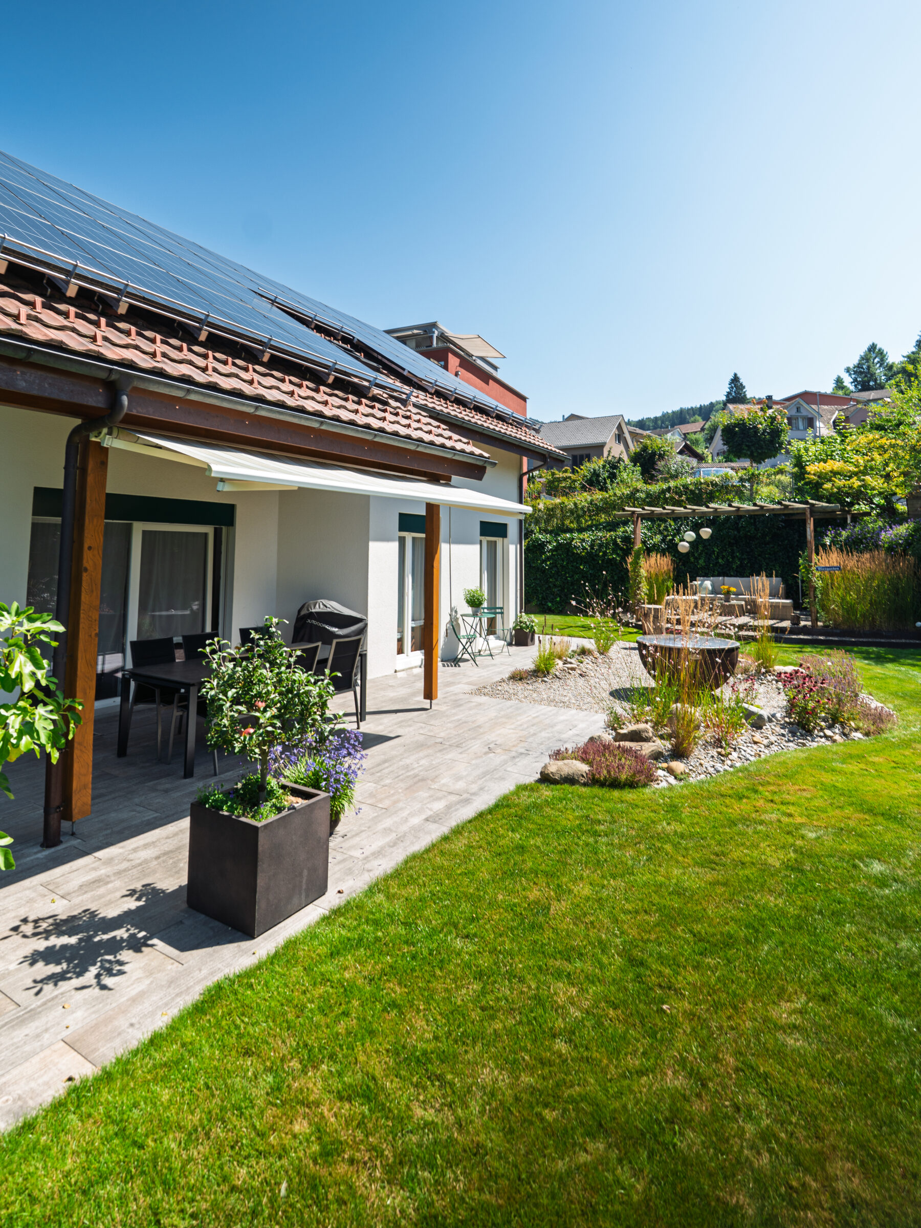 Pergola und geschützter Sitzplatz