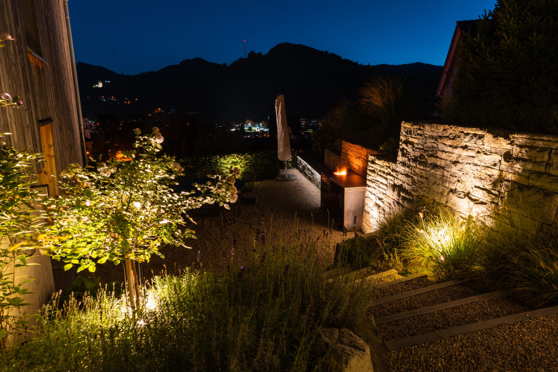 Beleuchteter Garten Atmosphaere
