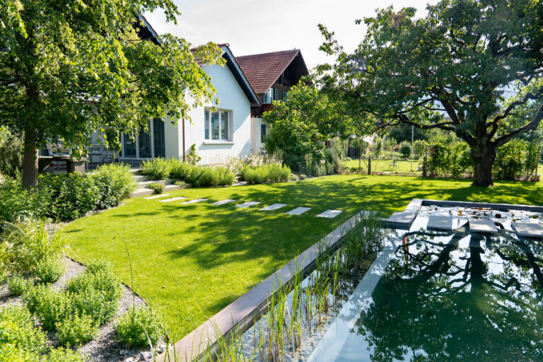Biopool mit Sauna